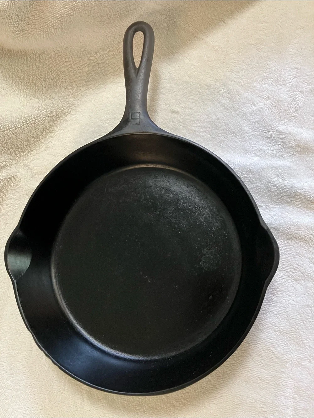 Antique Griswold #6 Black Cast Iron Skillet -9inch  Heavy-Duty Frying Pan